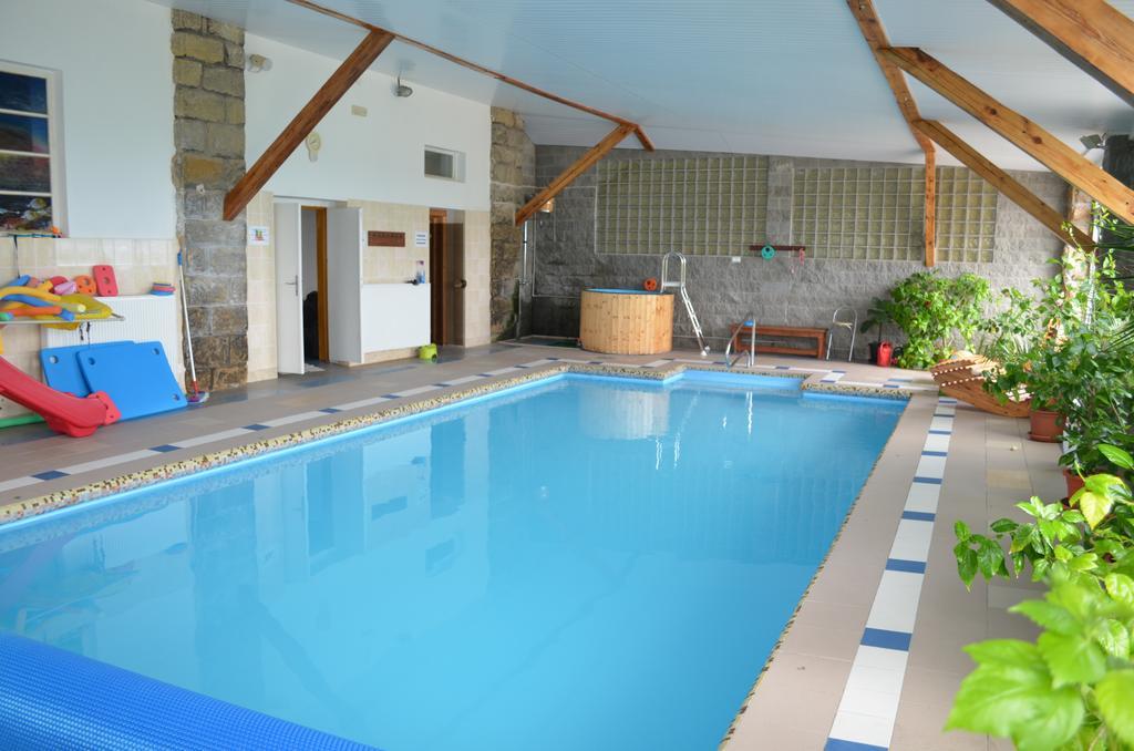 Famozclub Hotel Bakov nad Jizerou ภายนอก รูปภาพ