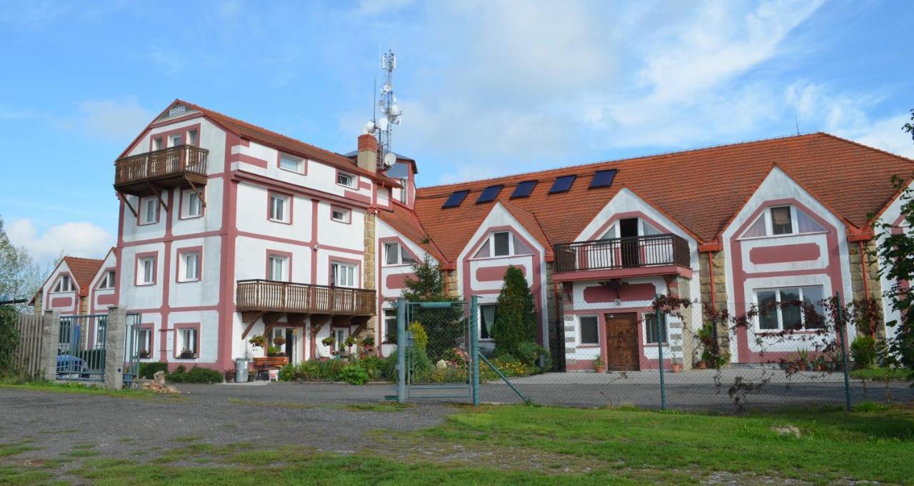 Famozclub Hotel Bakov nad Jizerou ภายนอก รูปภาพ