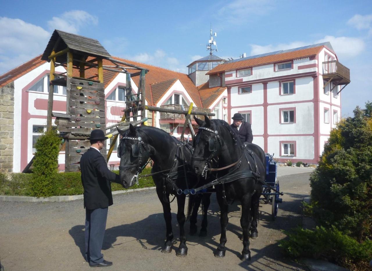 Famozclub Hotel Bakov nad Jizerou ภายนอก รูปภาพ