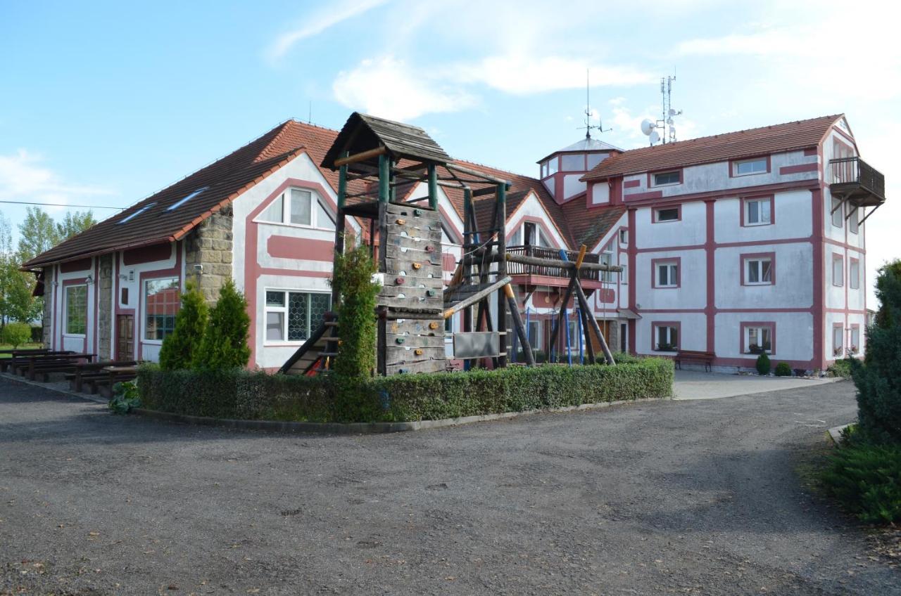 Famozclub Hotel Bakov nad Jizerou ภายนอก รูปภาพ