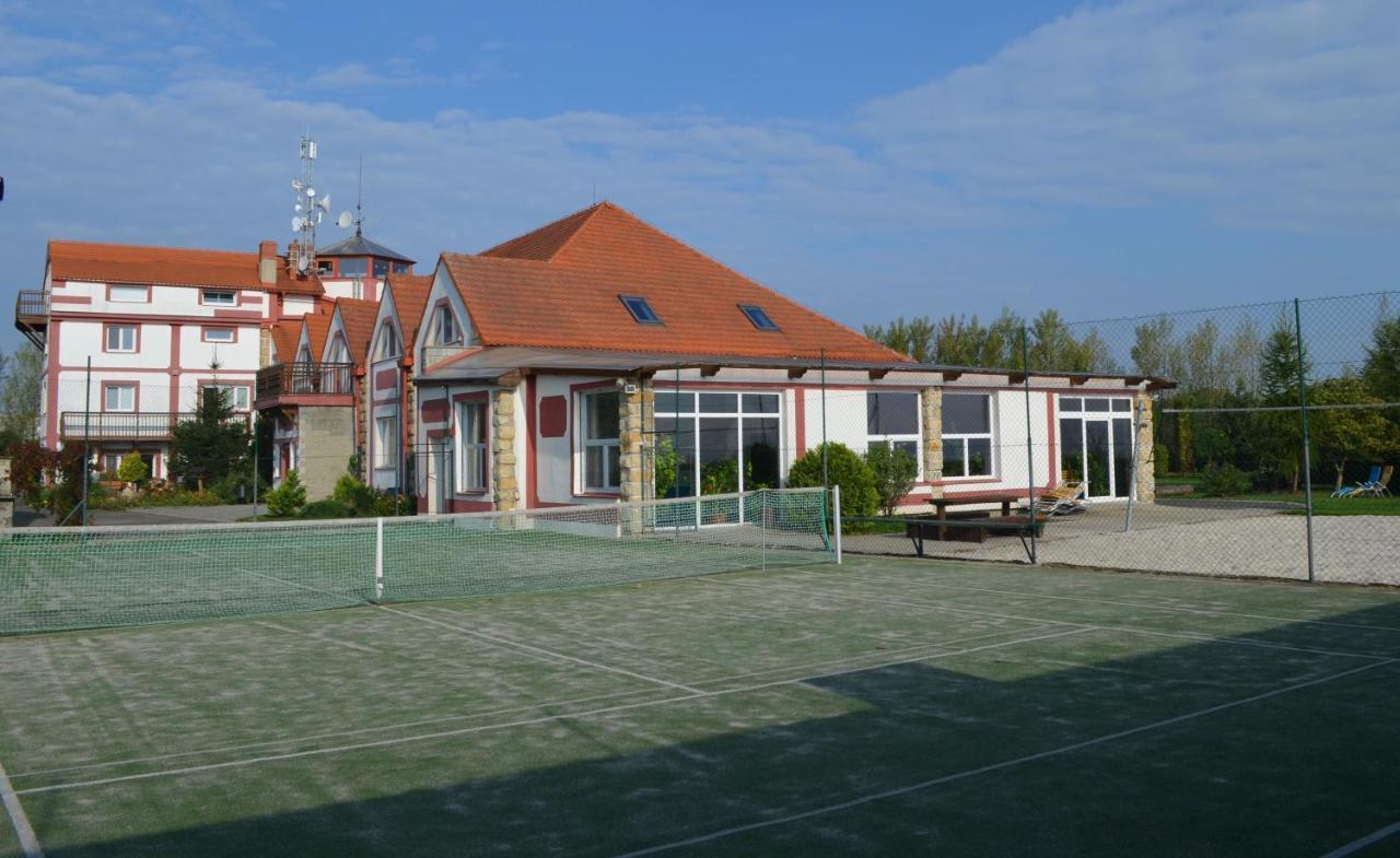 Famozclub Hotel Bakov nad Jizerou ภายนอก รูปภาพ