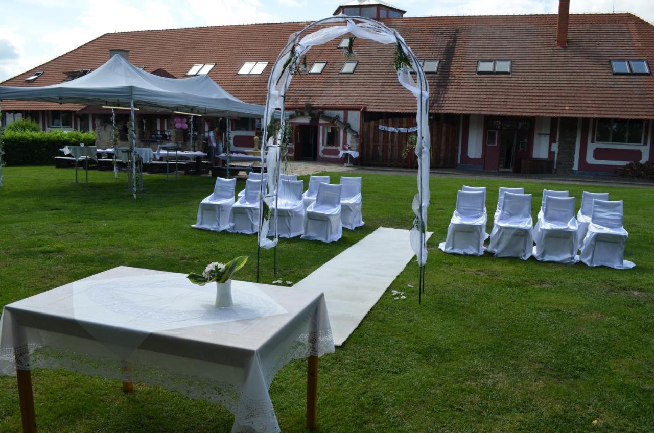 Famozclub Hotel Bakov nad Jizerou ภายนอก รูปภาพ